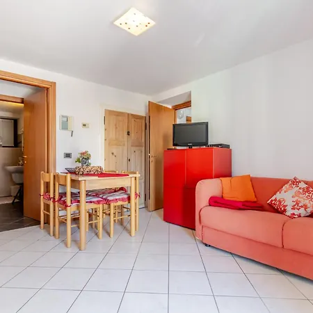 Casa Nives Maccagno